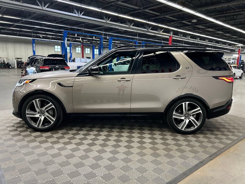 Used 2024 Land Rover Discovery Dynamic SE AWD/4WD image 4