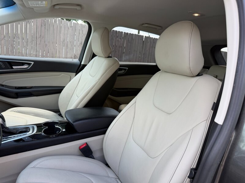 Used 2016 Ford Edge Titanium w/ Technology Package AWD/4WD image 19