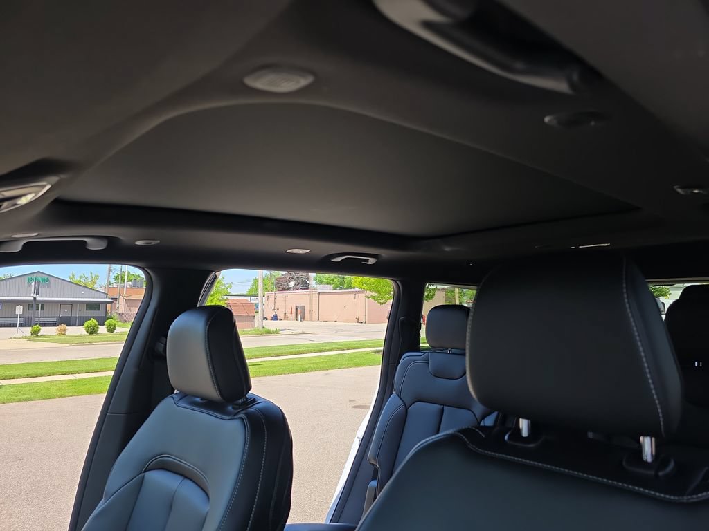 New 2026 Jeep Grand Cherokee L Limited w/ Limited Altitude Package AWD/4WD image 33