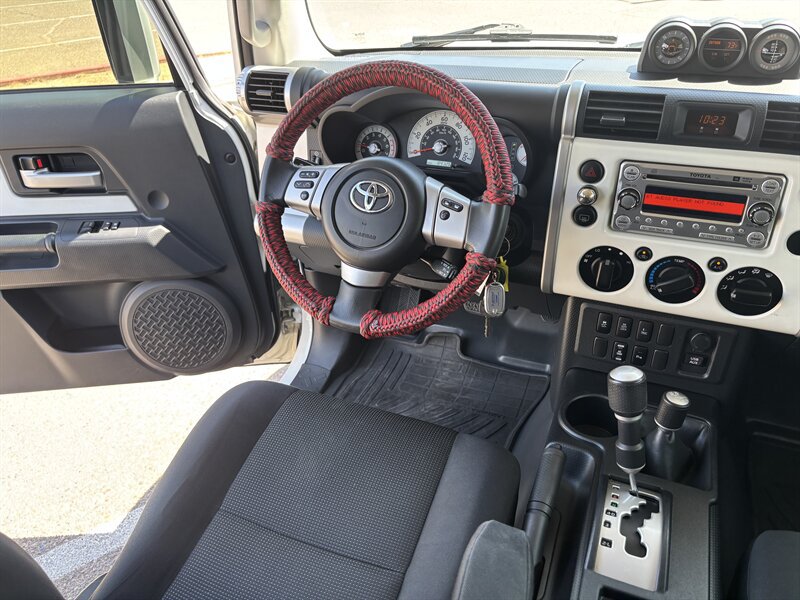 Used 2014 Toyota FJ Cruiser 4WD w/ Upgrade Package image 34