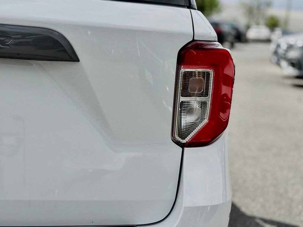 Used 2021 Ford Explorer XLT w/ Equipment Group 202A image 12