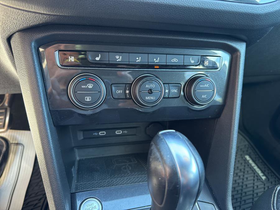 Used 2021 Volkswagen Tiguan SE R-Line image 23