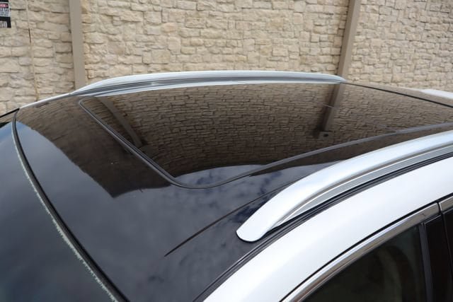 Used 2016 Lincoln MKX Reserve w/ Climate Package FWD image 4