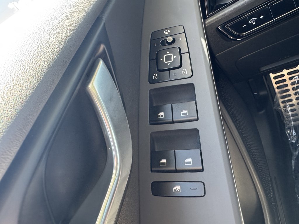 Used 2024 Kia Niro EX Touring FWD image 29