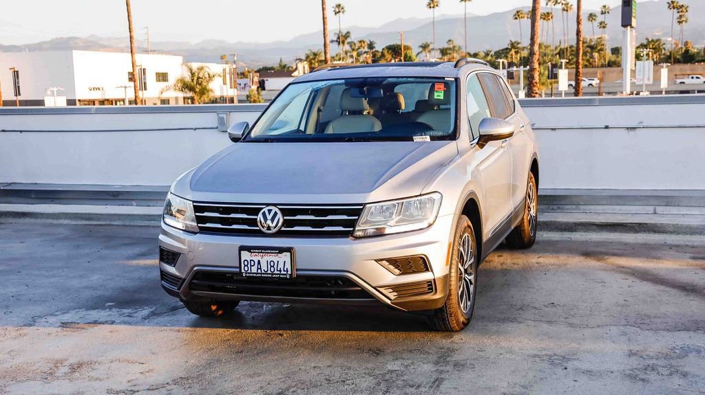 Used 2020 Volkswagen Tiguan SE w/ Panoramic Sunroof Package AWD/4WD image 4