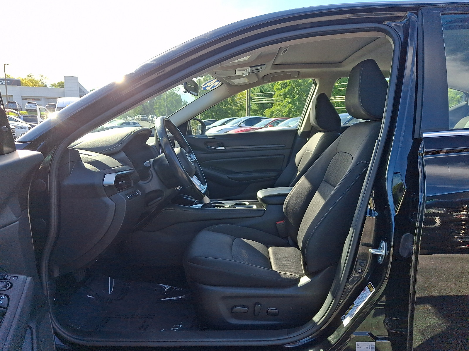 Used 2024 Nissan Altima 2.5 SV w/ SV Premium Package FWD image 12