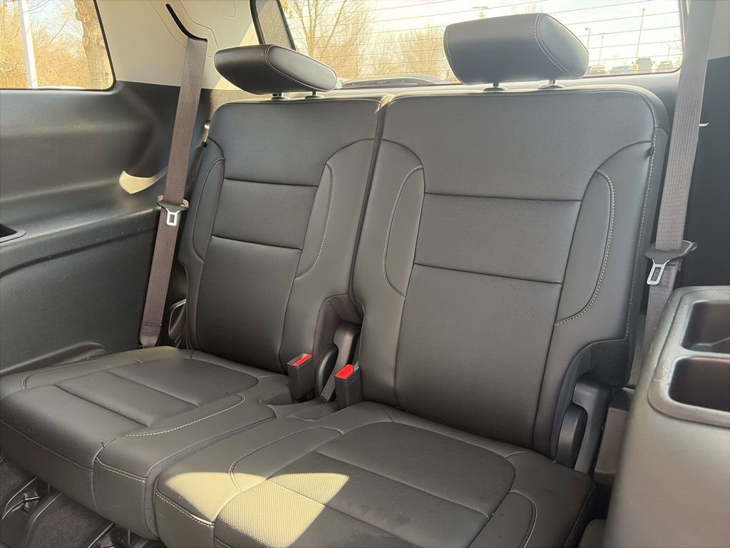 Used 2023 GMC Acadia SLT w/ LPO, Floor Liner Package image 25