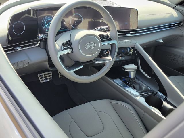 Certified 2025 Hyundai Elantra SEL image 3
