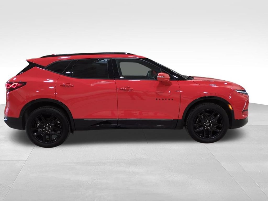 Used 2025 Chevrolet Blazer RS w/ Driver Confidence II Package image 2