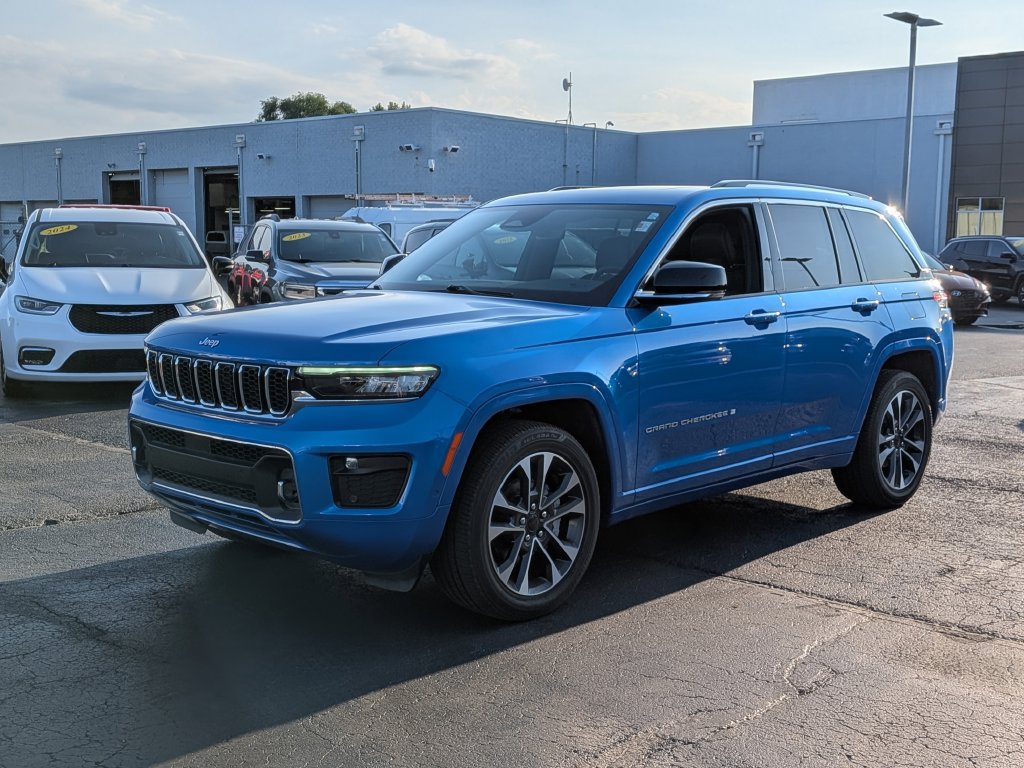 Certified 2023 Jeep Grand Cherokee Overland AWD/4WD image 4