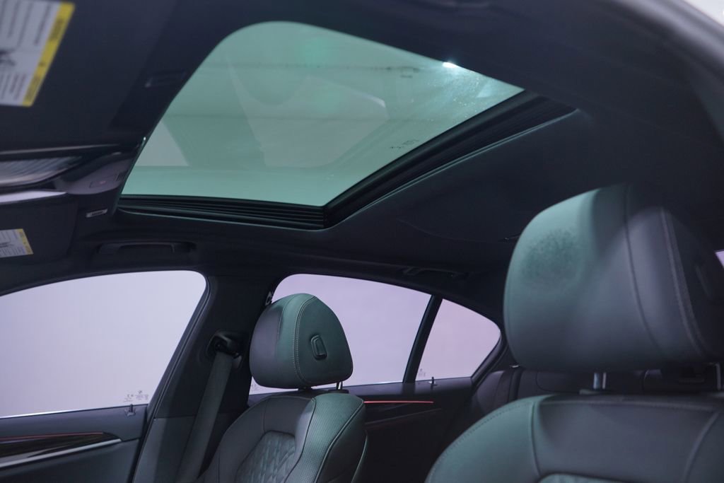 Used 2022 BMW 530i w/ Convenience Package image 8