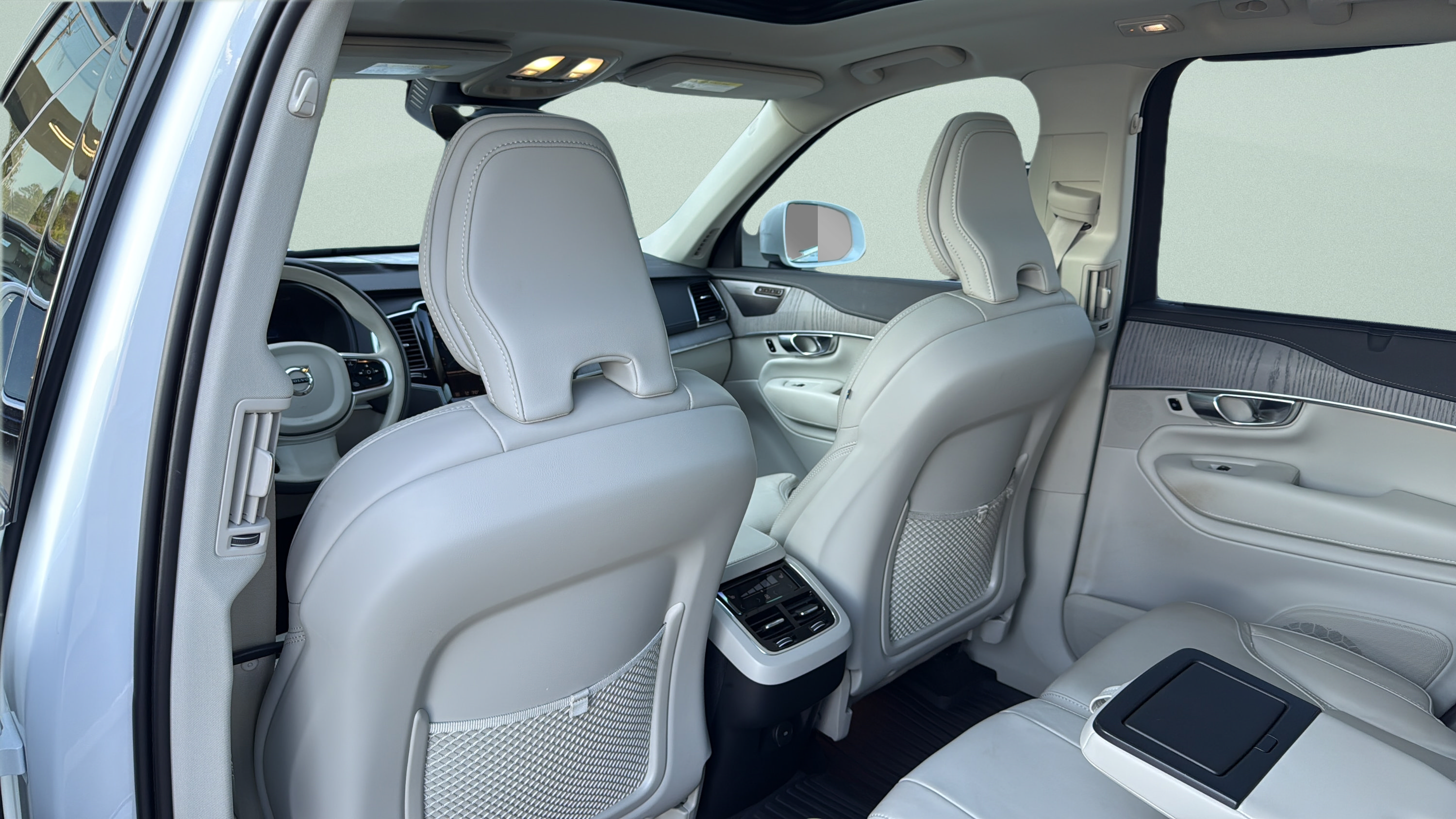 Used 2025 Volvo XC90 B6 Ultra w/ Protection Package AWD/4WD image 31