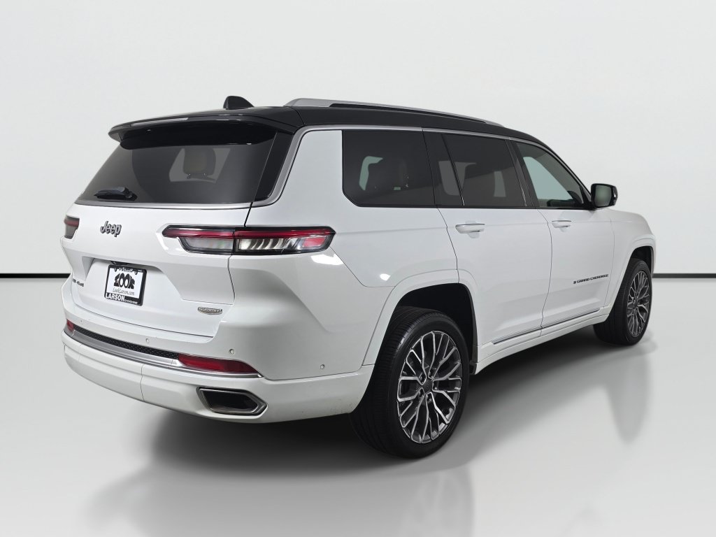 Used 2023 Jeep Grand Cherokee L Summit AWD/4WD image 3