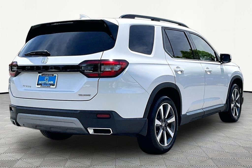 Used 2025 Honda Pilot Touring image 6