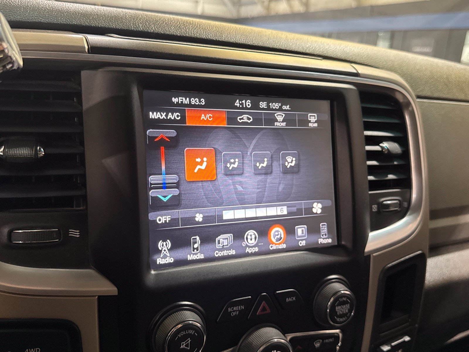 Used 2014 RAM 2500 SLT w/ Luxury Group AWD/4WD image 34