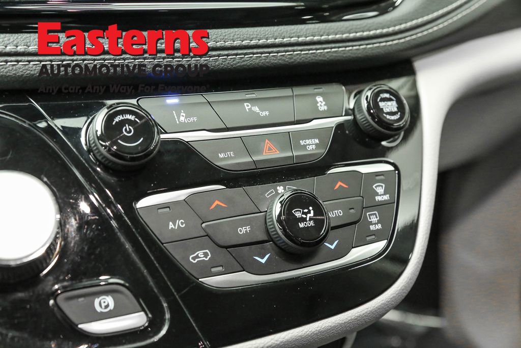 Used 2023 Chrysler Pacifica Touring-L image 20