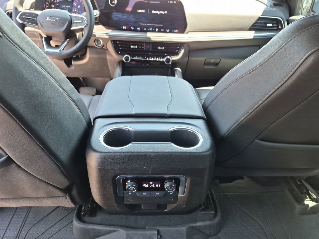 Used 2025 Chevrolet Suburban Z71 w/ Comfort Package AWD/4WD image 32