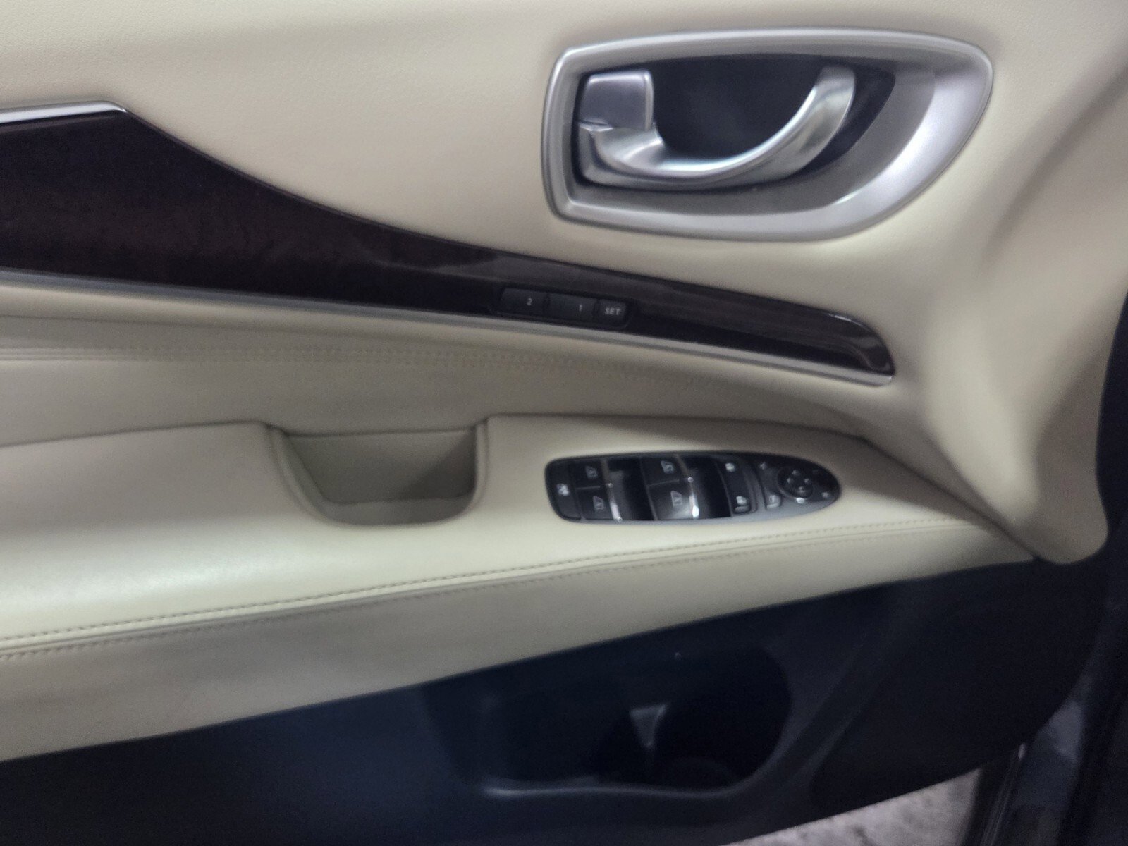 Used 2017 INFINITI QX60 FWD w/ Deluxe Technology Package image 7
