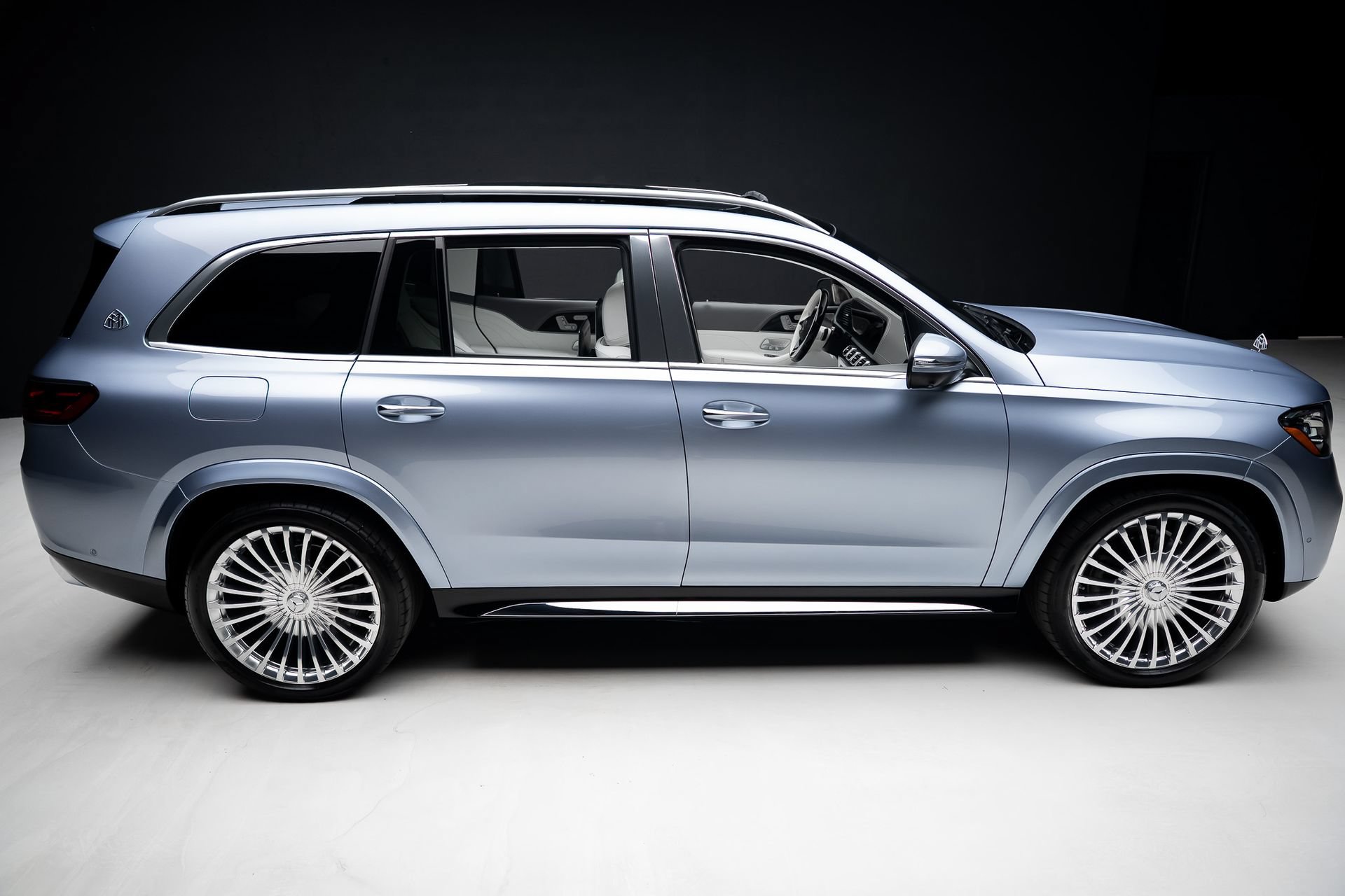Used 2025 Mercedes-Benz Maybach GLS 600 4MATIC image 36