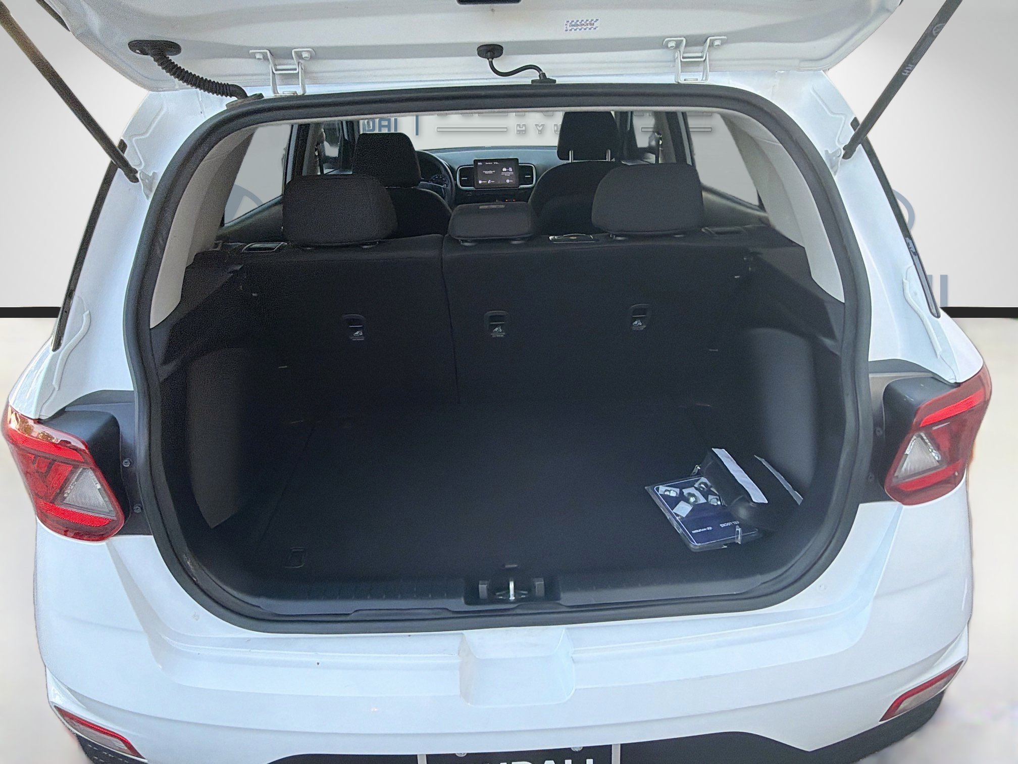 Used 2022 Hyundai Venue SE w/ Cargo Package FWD image 24