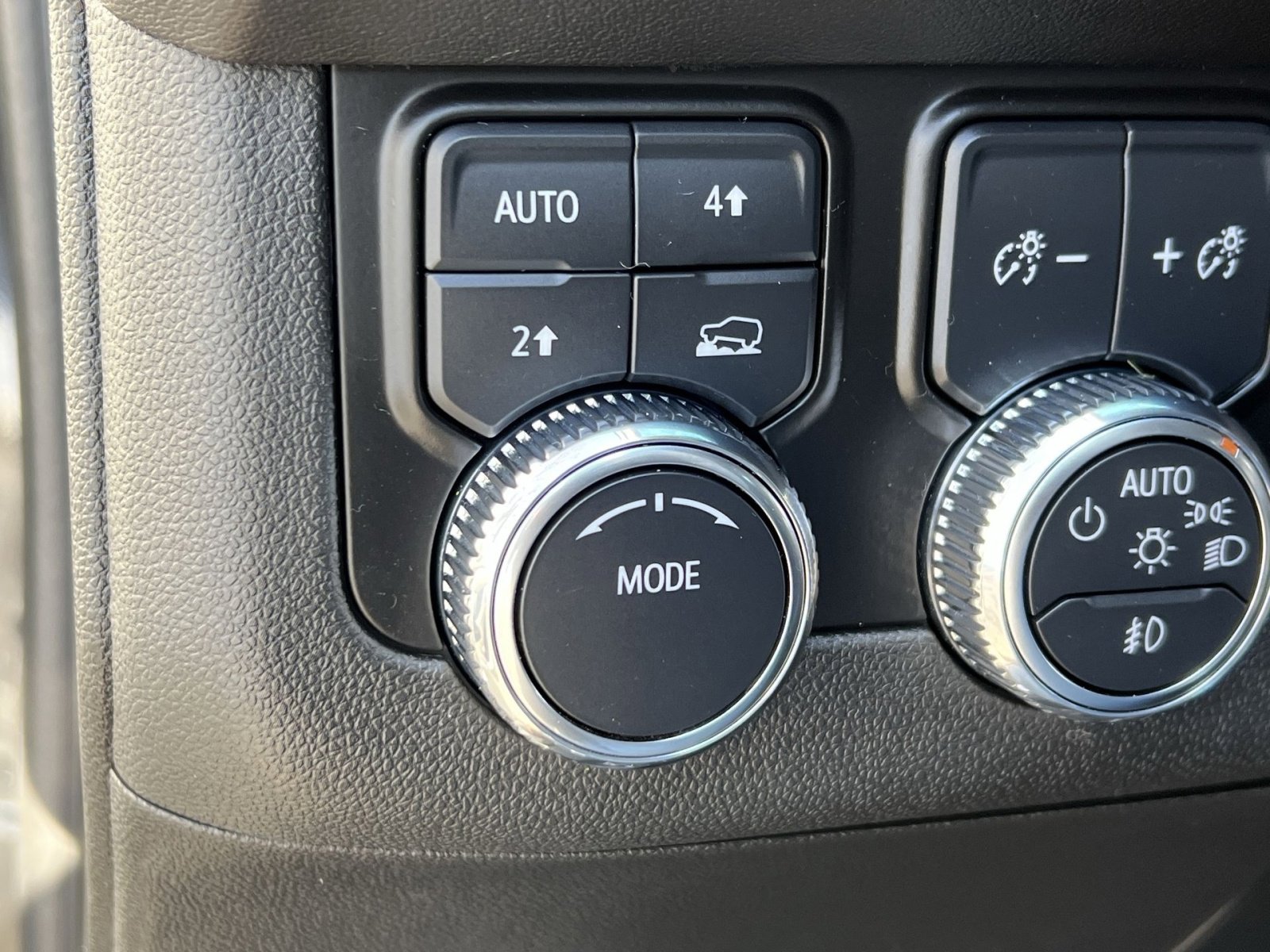 Used 2023 GMC Yukon XL SLT image 34