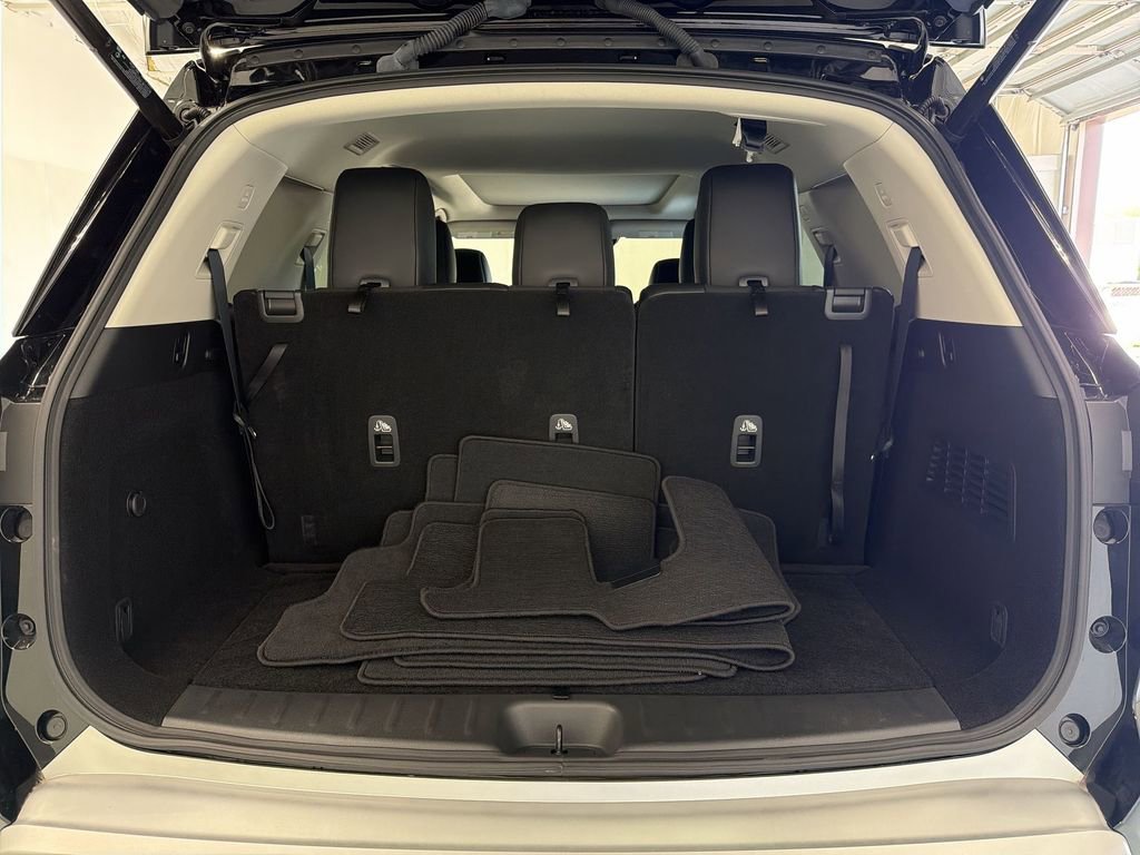 Certified 2025 Nissan Pathfinder SL w/ SL Premium Package FWD image 15