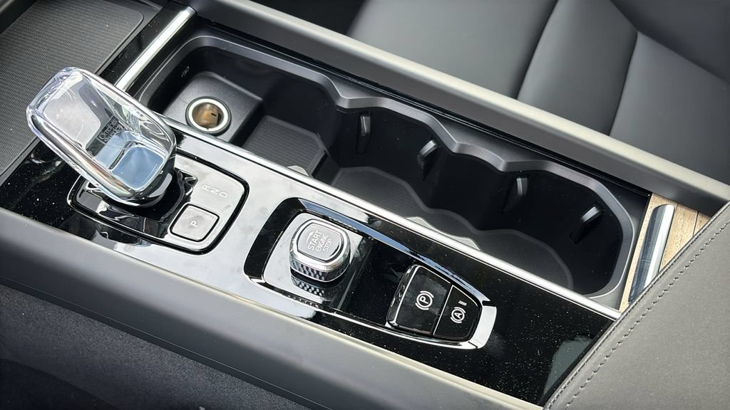 New 2026 Volvo XC60 T8 Plus w/ Protection Package Premier AWD/4WD image 21