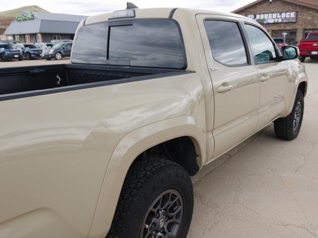 Used 2018 Toyota Tacoma SR5 AWD/4WD image 10