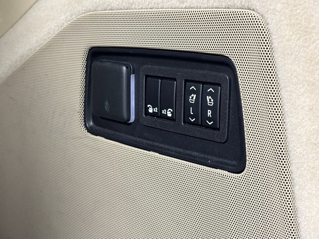 Used 2023 Cadillac Escalade ESV Premium Luxury image 36