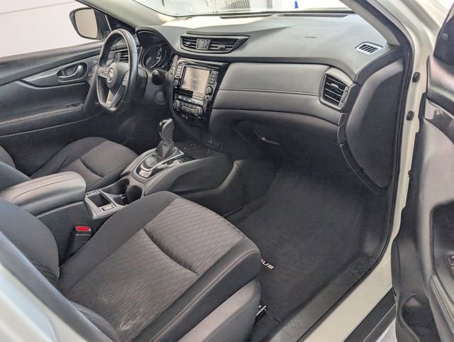 Used 2019 Nissan Rogue SV w/ Premium Package FWD image 15