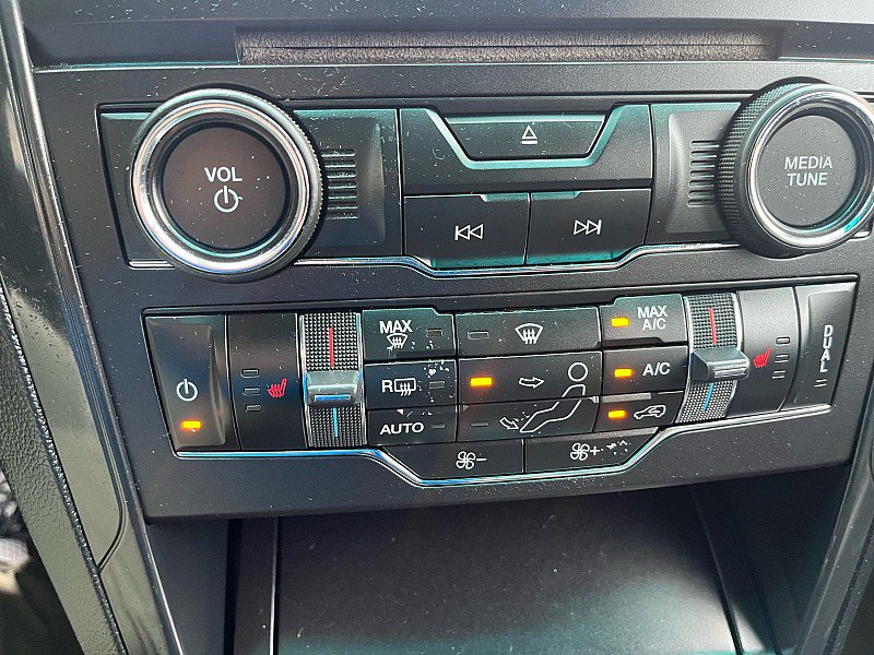 Used 2017 Ford Explorer XLT w/ Equipment Group 202A AWD/4WD image 33