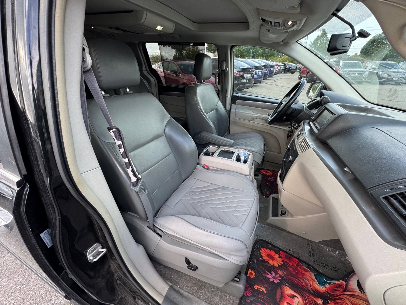 Used 2010 Volkswagen Routan SEL Premium FWD image 10