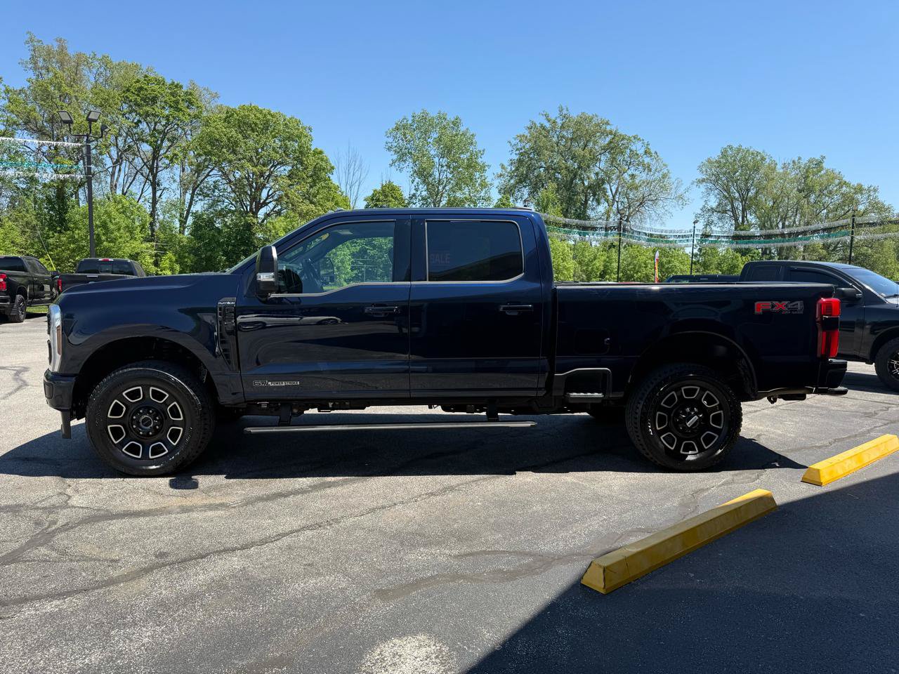 Used 2025 Ford F250 Platinum w/ FX4 Off-Road Package AWD/4WD image 6