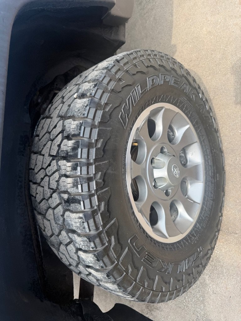 Used 2012 Toyota FJ Cruiser 4WD w/ Upgrade Pkg image 37