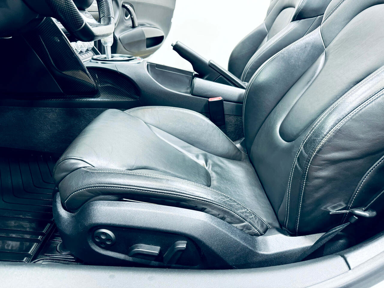 Used 2012 Audi R8 V10 w/ Enhanced Leather Pkg image 28