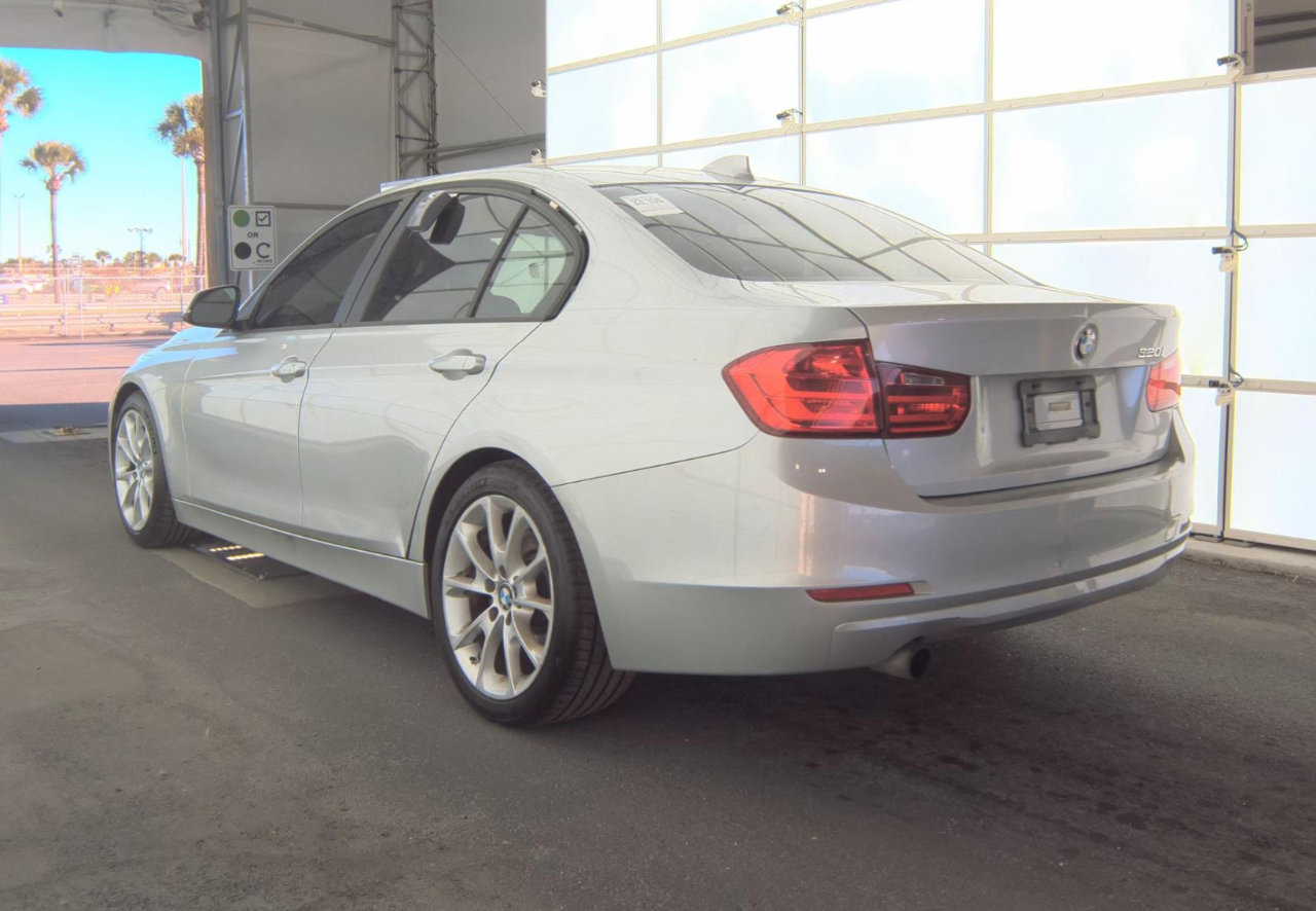 Used 2013 BMW 320i Sedan image 2
