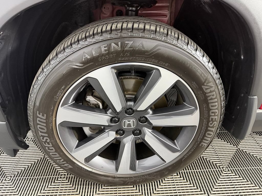 Used 2025 Honda Pilot Touring image 10
