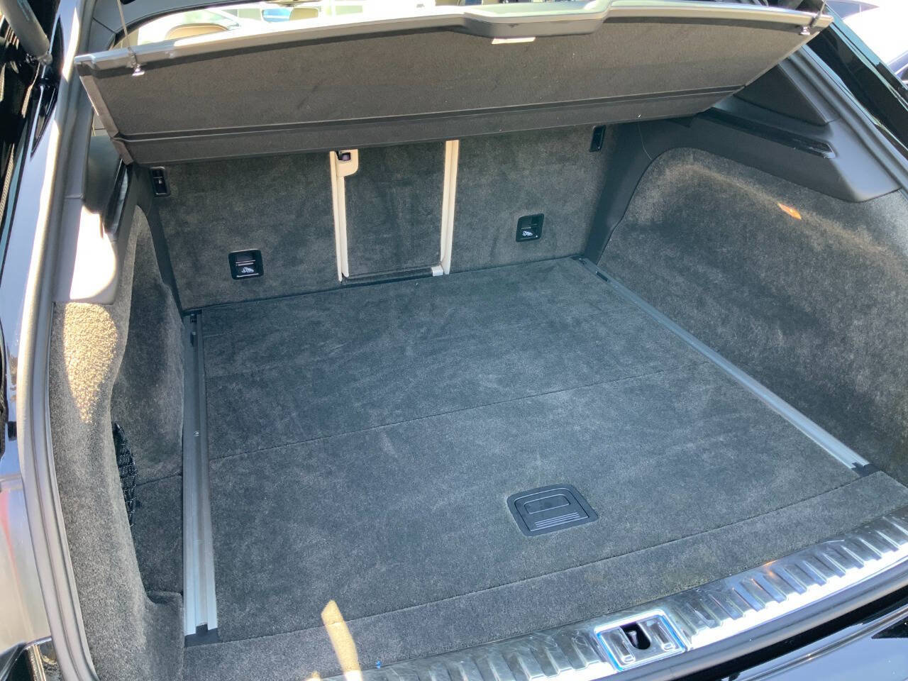 Used 2019 Bentley Bentayga AWD/4WD image 36
