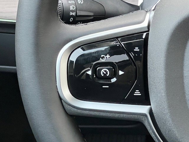 New 2026 Volvo XC90 B6 Plus w/ Protection Package Premier AWD/4WD image 32