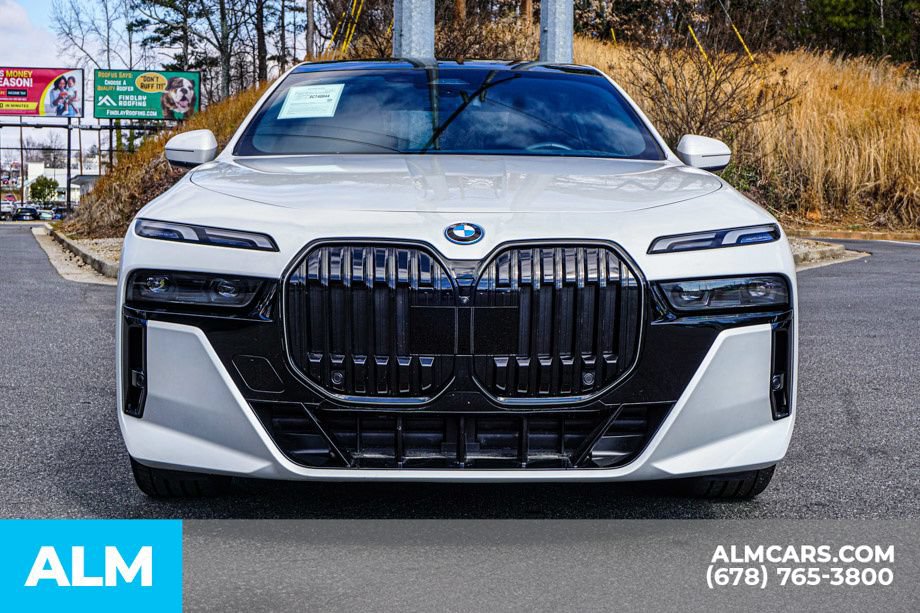 Used 2025 BMW i7 eDrive50 w/ M Sport Package RWD image 9