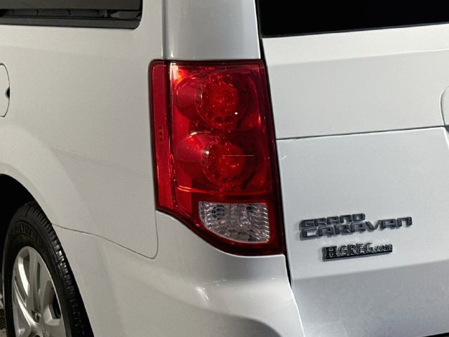 Used 2018 Dodge Grand Caravan SE w/ UConnect Hands-Free Group FWD image 33