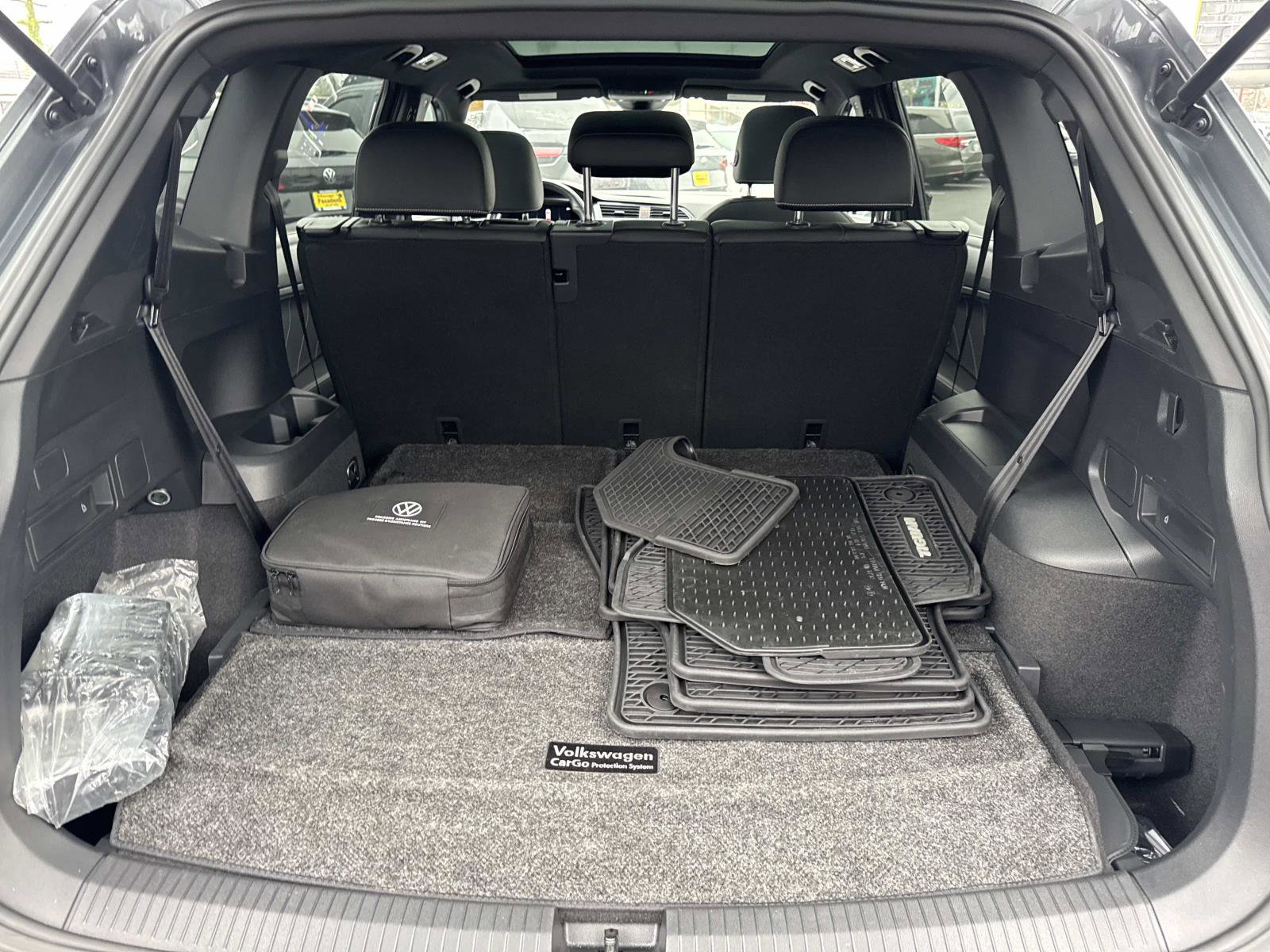 Certified 2023 Volkswagen Tiguan SE R-Line image 5