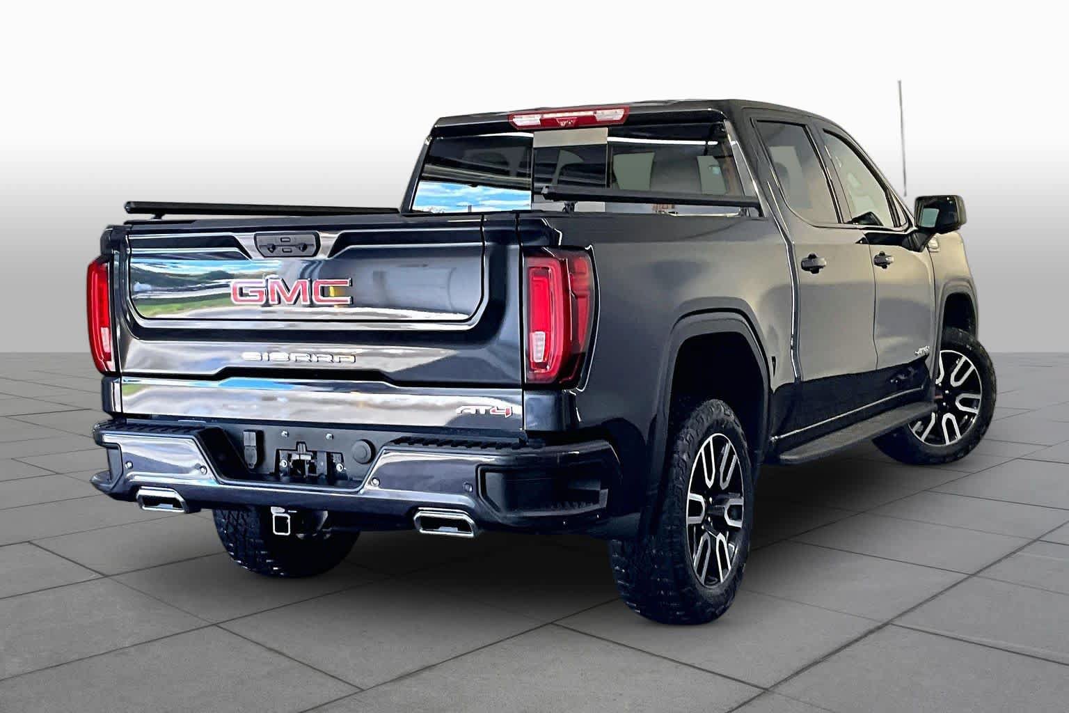 Used 2025 GMC Sierra 1500 AT4 w/ AT4 Premium Package AWD/4WD image 13