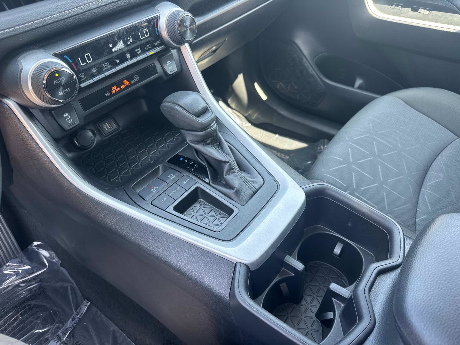 Used 2024 Toyota RAV4 XLE FWD image 26