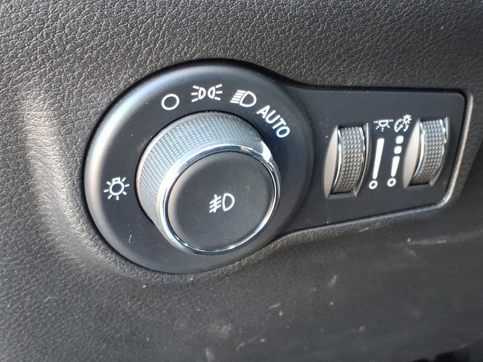 Used 2022 Jeep Compass Trailhawk w/ Trailhawk Convenience Group AWD/4WD image 15