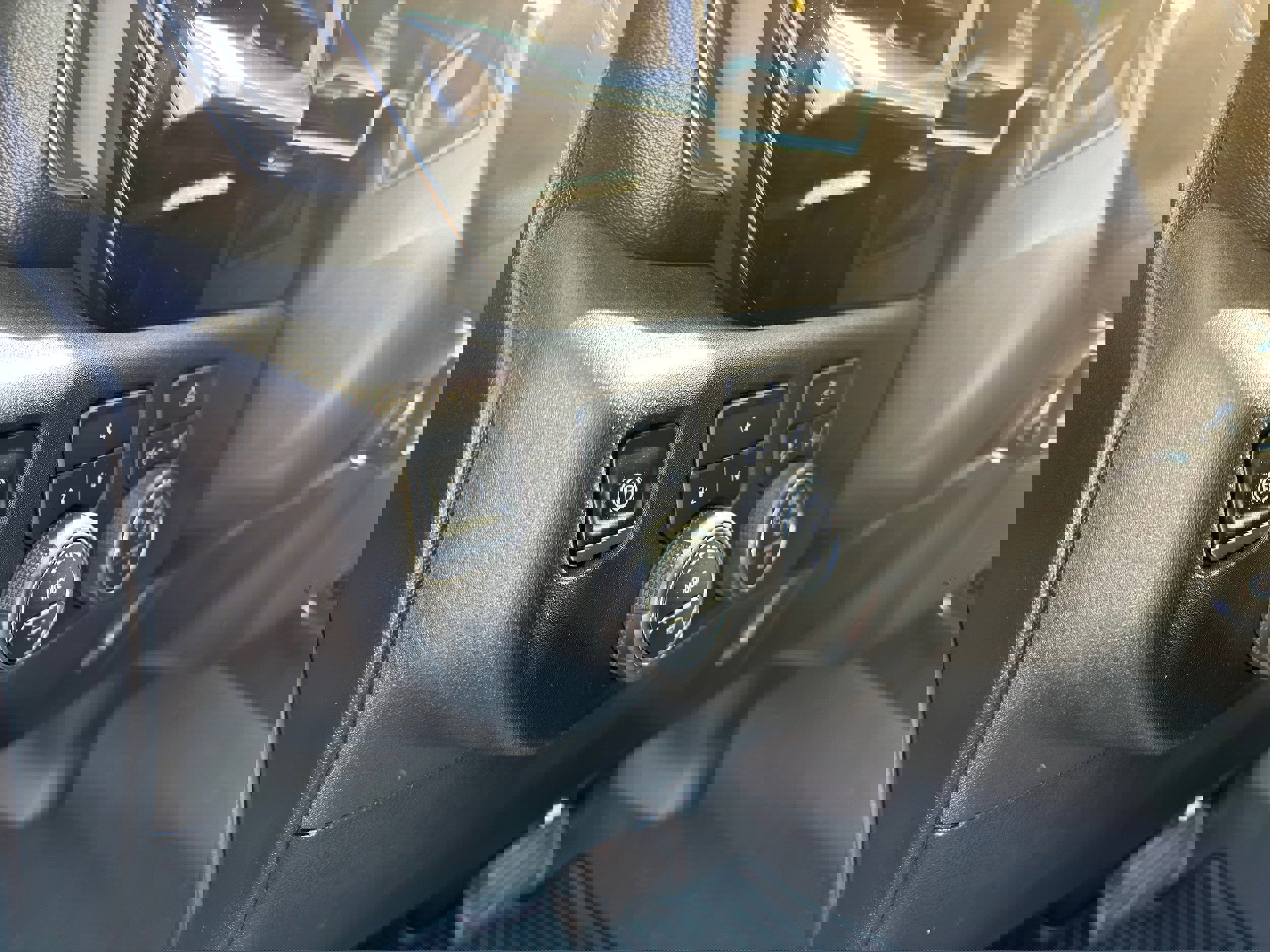 Used 2025 Chevrolet Silverado 2500 LT w/ Convenience Package image 28