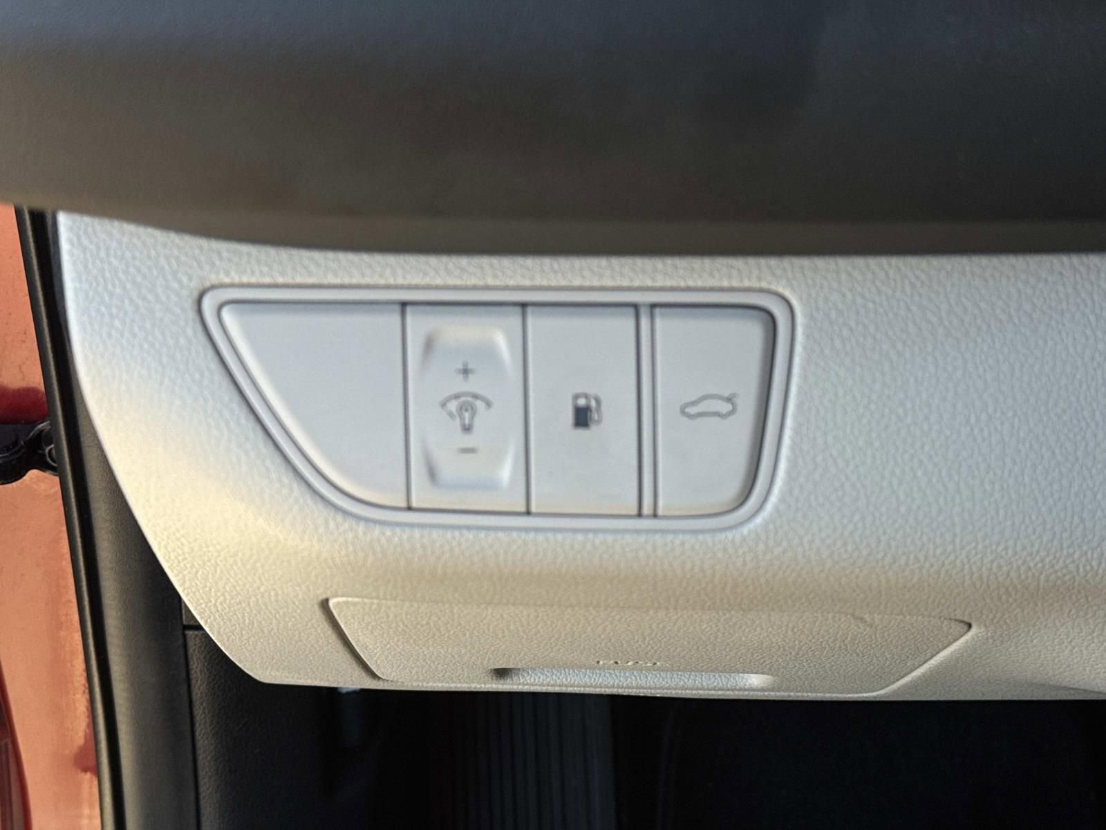 Used 2023 Genesis G70 2.0T image 20