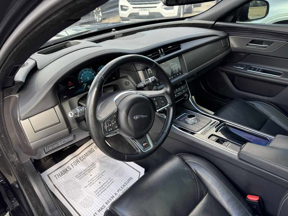 Used 2016 Jaguar XF S image 11