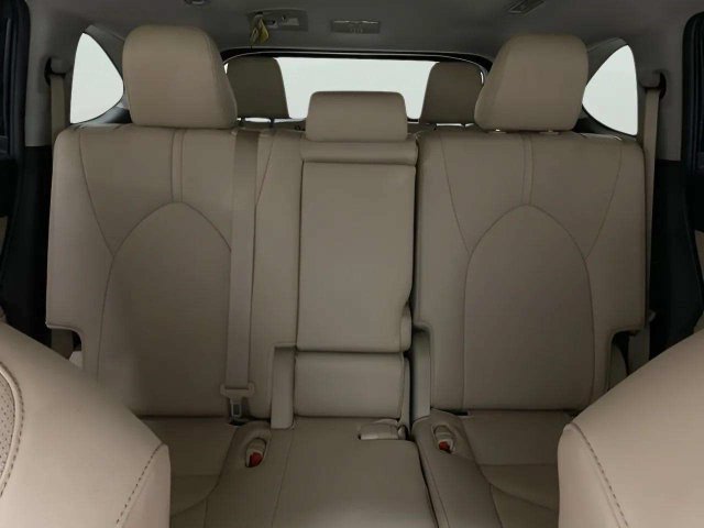 Used 2024 Toyota Highlander Limited AWD/4WD image 65