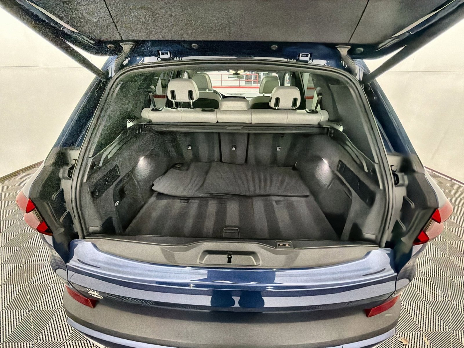 Used 2023 BMW X5 xDrive45e w/ Climate Comfort Package image 26